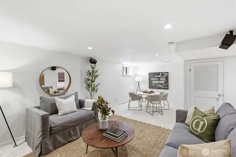 7348 Keen Way N Seattle WA 98103