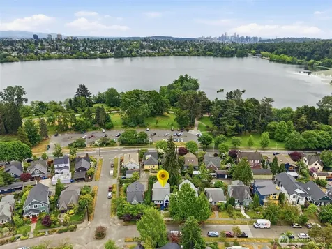7348 Keen Way N Seattle WA 98103
