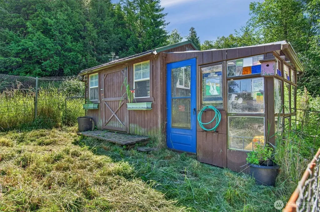 165 Barr Road Rosburg WA 98643