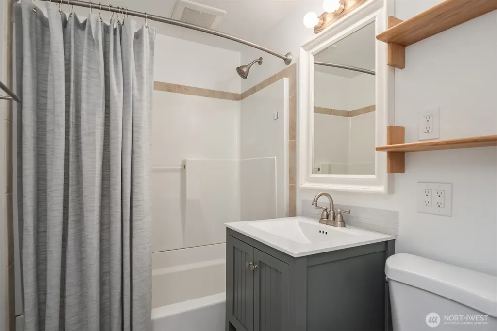 7915 18th Avenue SW Seattle WA 98106