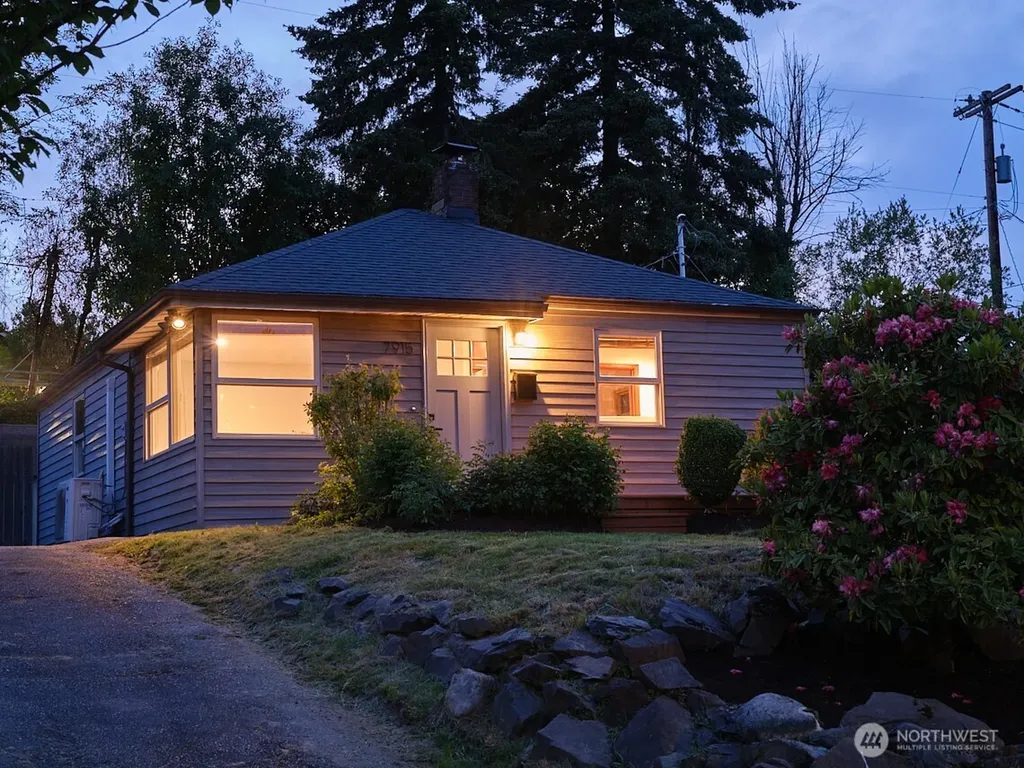 7915 18th Avenue SW Seattle WA 98106