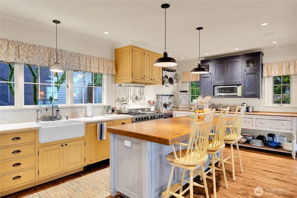 406 Galer Street Seattle WA 98109