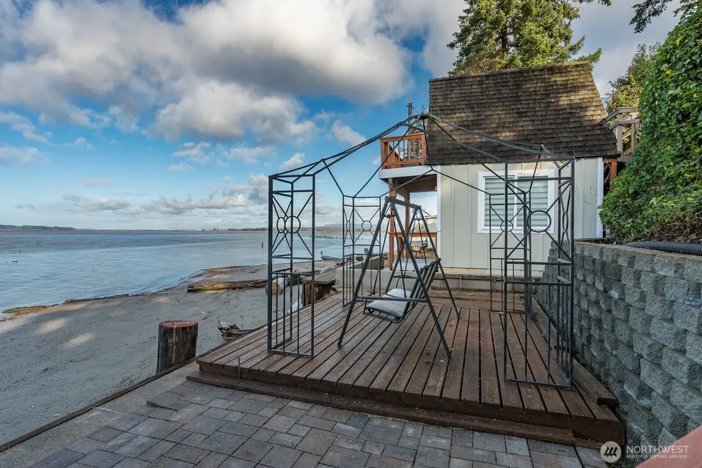 19422 Soundview Drive NW Stanwood WA 98292