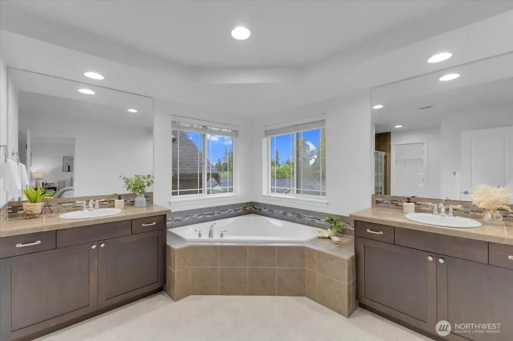 20704 2nd Avenue W Lynnwood WA 98036