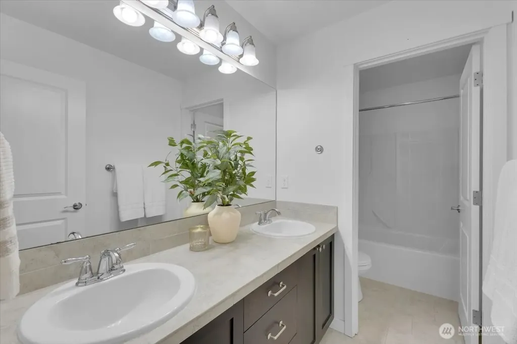 20704 2nd Avenue W Lynnwood WA 98036