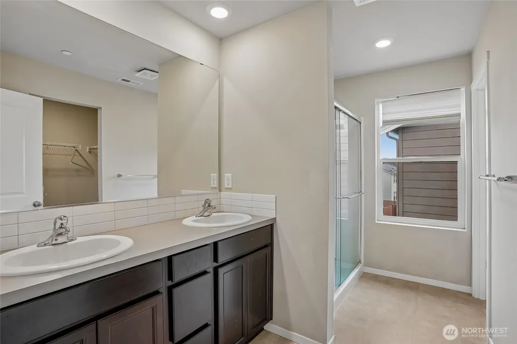 18772 Lipoma Place E Puyallup WA 98374