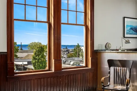 542 Main Street Edmonds WA 98020