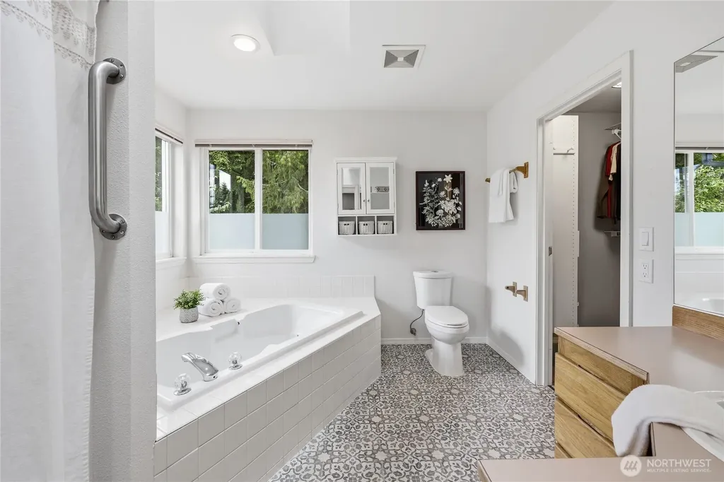 19555 23rd Avenue NE Poulsbo WA 98370