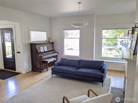 1947 4th Avenue W Seattle WA 98119