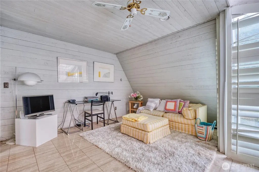 345 Gulf View Crescent Point Roberts WA 98281