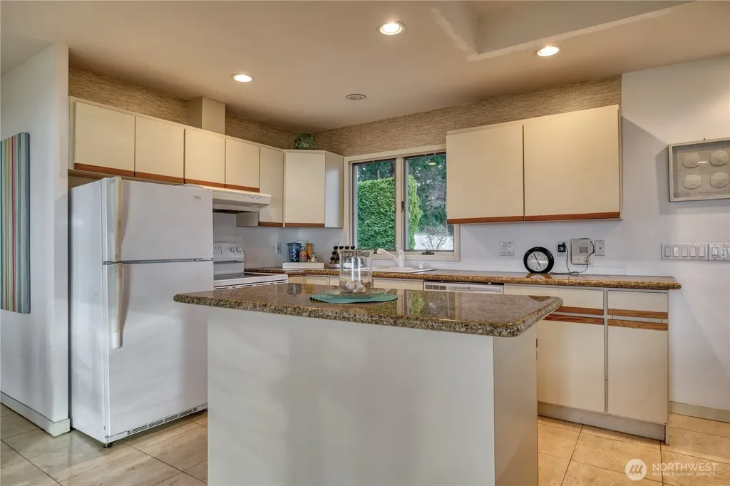 345 Gulf View Crescent Point Roberts WA 98281