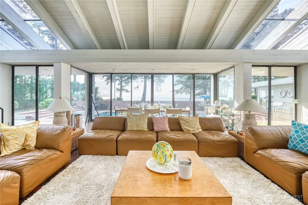 345 Gulf View Crescent Point Roberts WA 98281