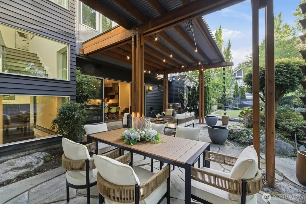 1533 38th Avenue E Seattle WA 98112