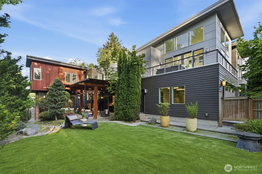 1533 38th Avenue E Seattle WA 98112