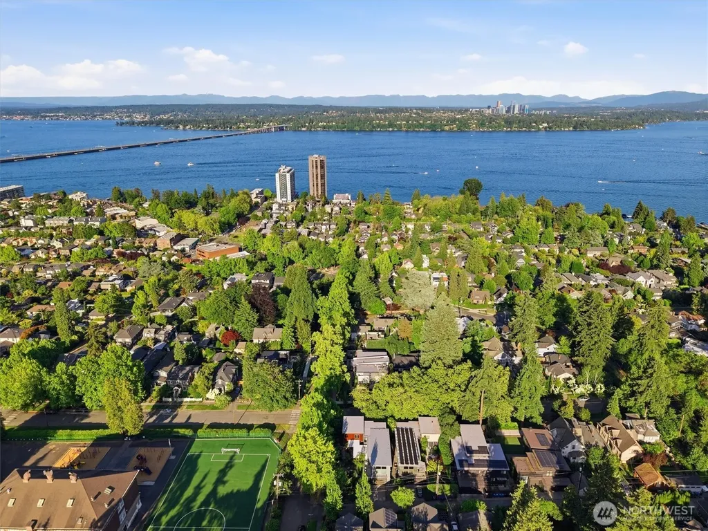 1533 38th Avenue E Seattle WA 98112