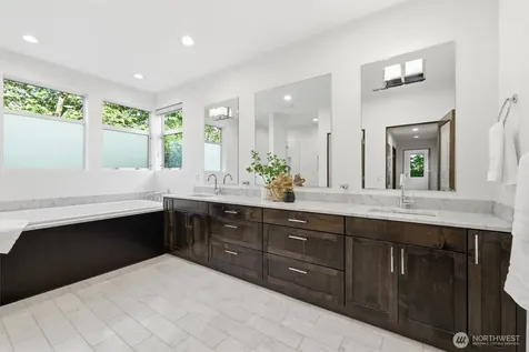 1533 38th Avenue E Seattle WA 98112