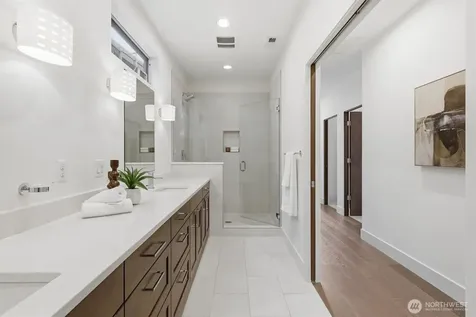 1533 38th Avenue E Seattle WA 98112