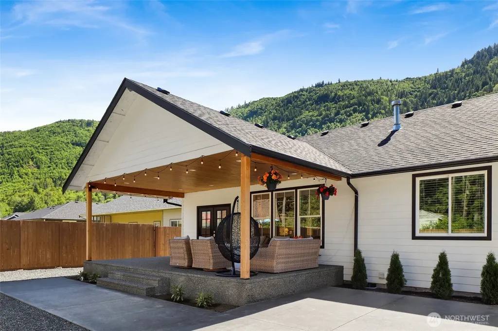 8209 Colfax Court Maple Falls WA 98266