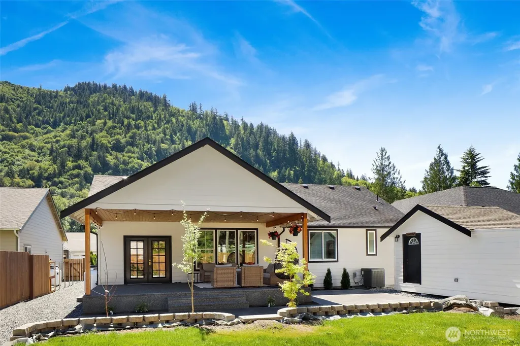 8209 Colfax Court Maple Falls WA 98266