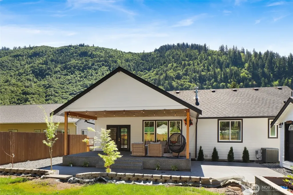 8209 Colfax Court Maple Falls WA 98266