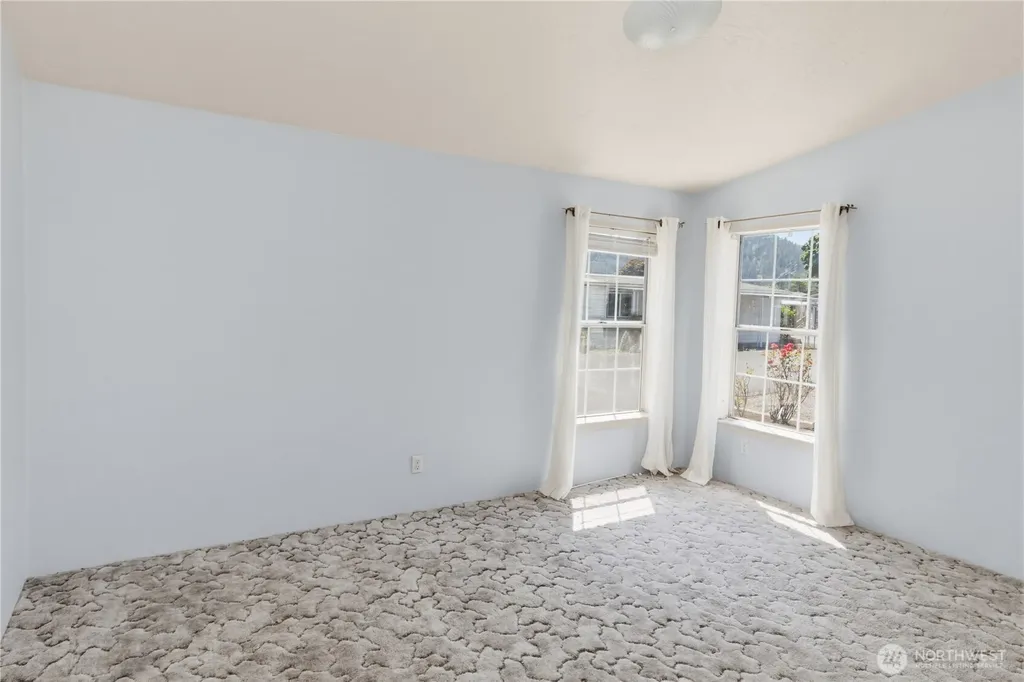 318 Peacock Lane Kelso WA 98626