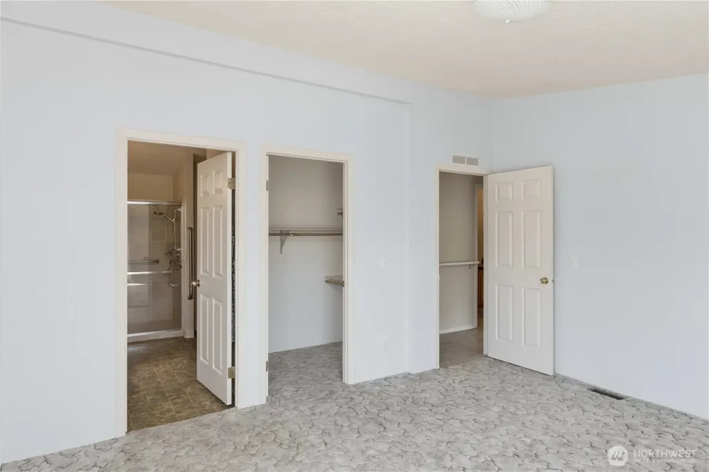 318 Peacock Lane Kelso WA 98626