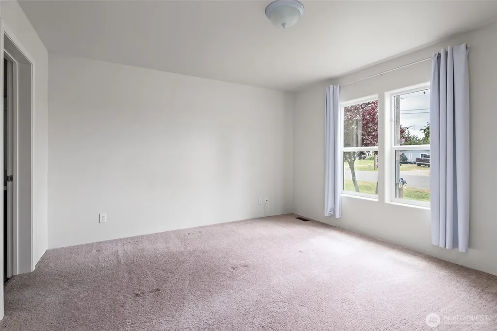 1108 Paul Avenue Oak Harbor WA 98277