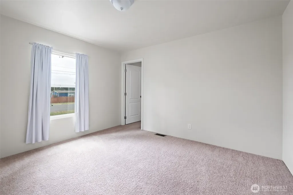1108 Paul Avenue Oak Harbor WA 98277