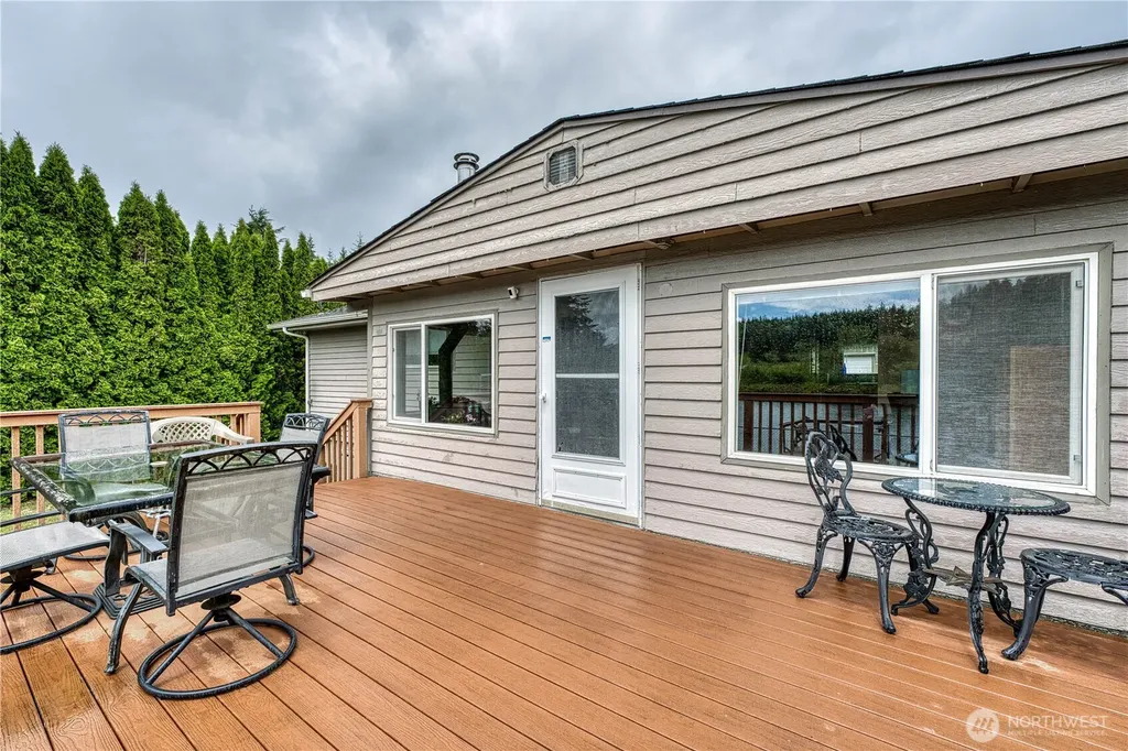 32 W Star Point Way Elma WA 98541