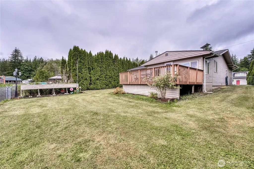 32 W Star Point Way Elma WA 98541