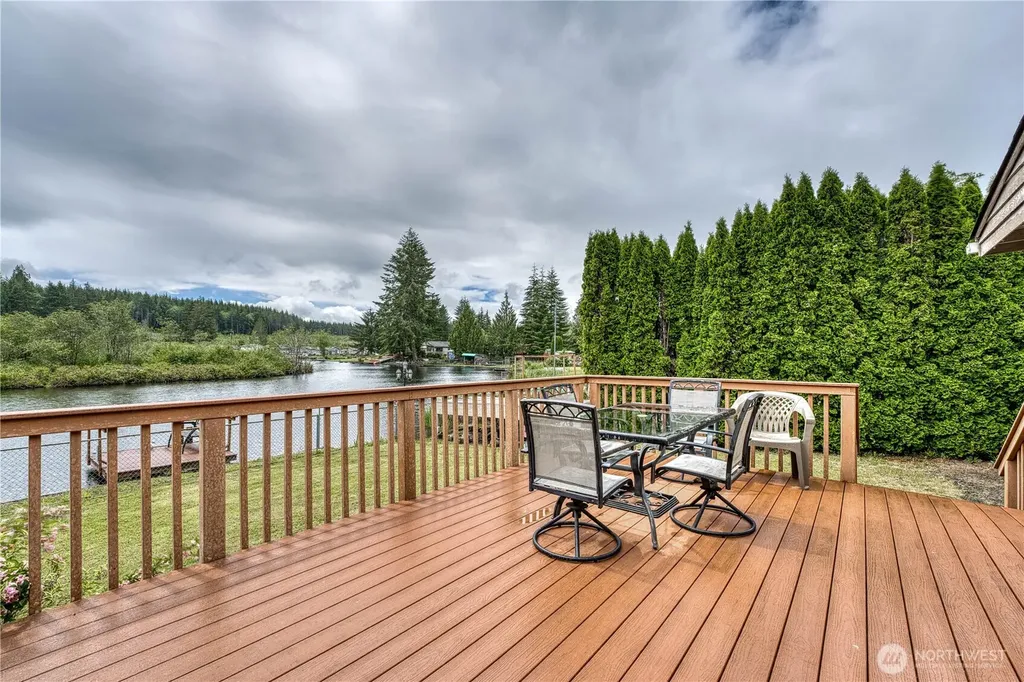 32 W Star Point Way Elma WA 98541