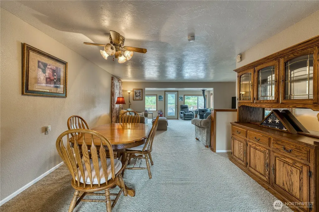 32 W Star Point Way Elma WA 98541