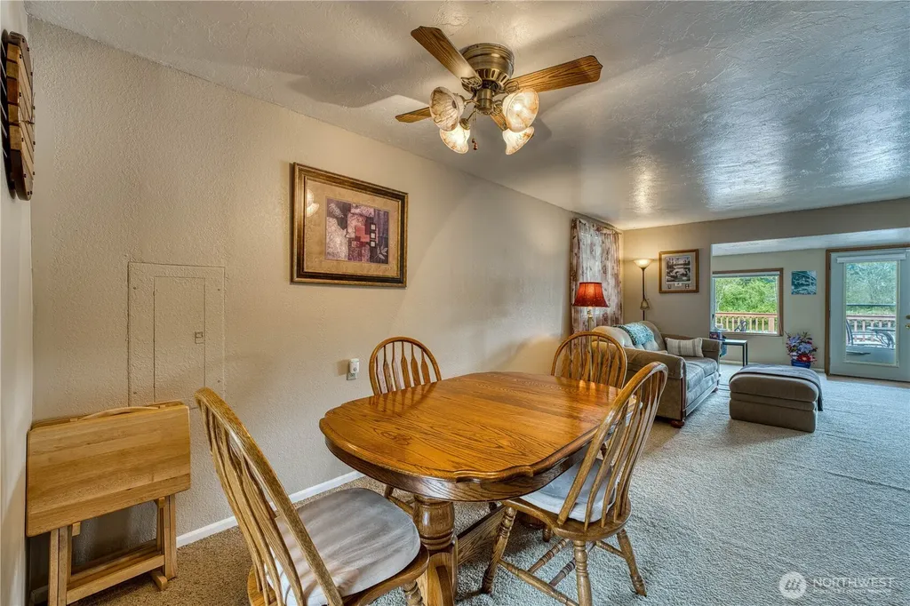 32 W Star Point Way Elma WA 98541