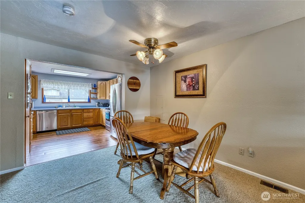 32 W Star Point Way Elma WA 98541