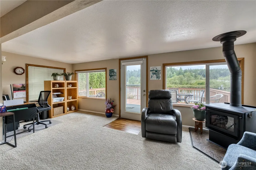 32 W Star Point Way Elma WA 98541