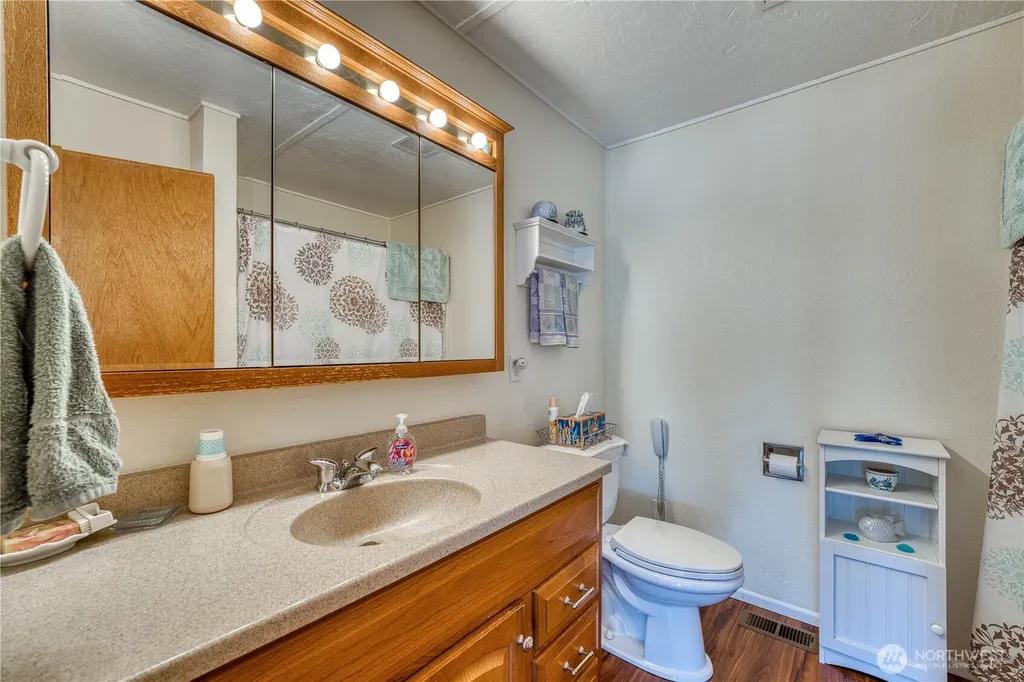32 W Star Point Way Elma WA 98541