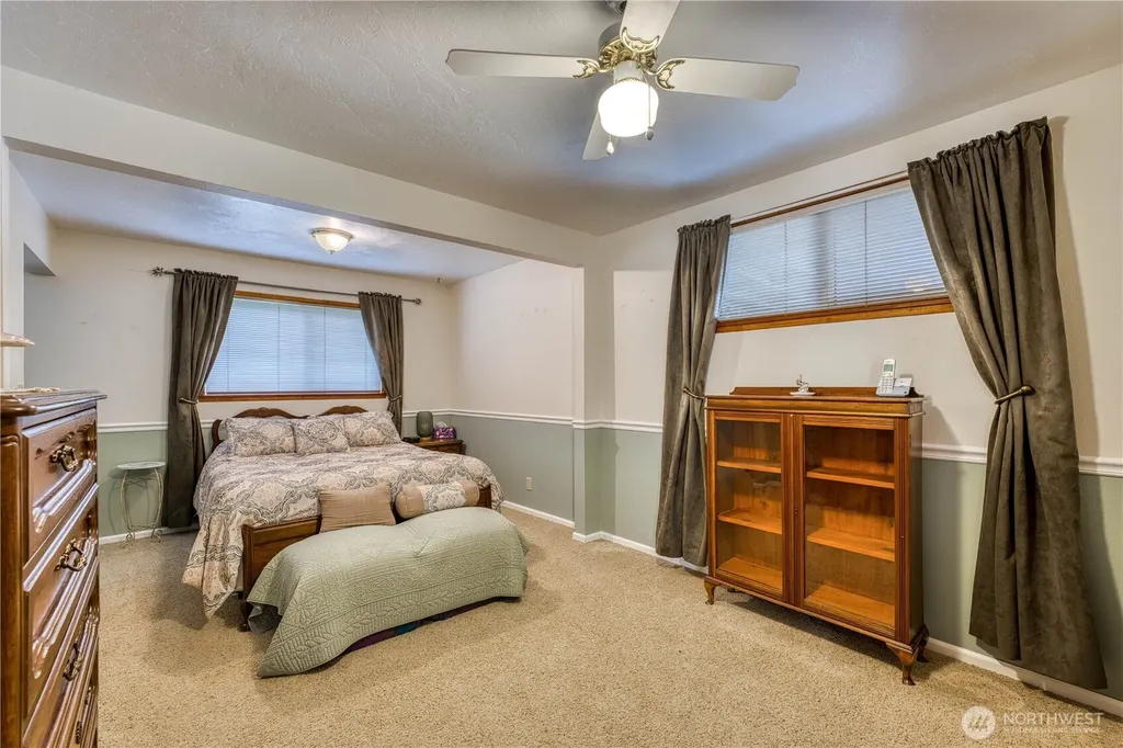32 W Star Point Way Elma WA 98541