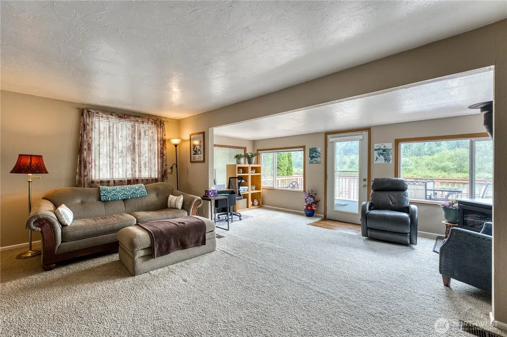 32 W Star Point Way Elma WA 98541
