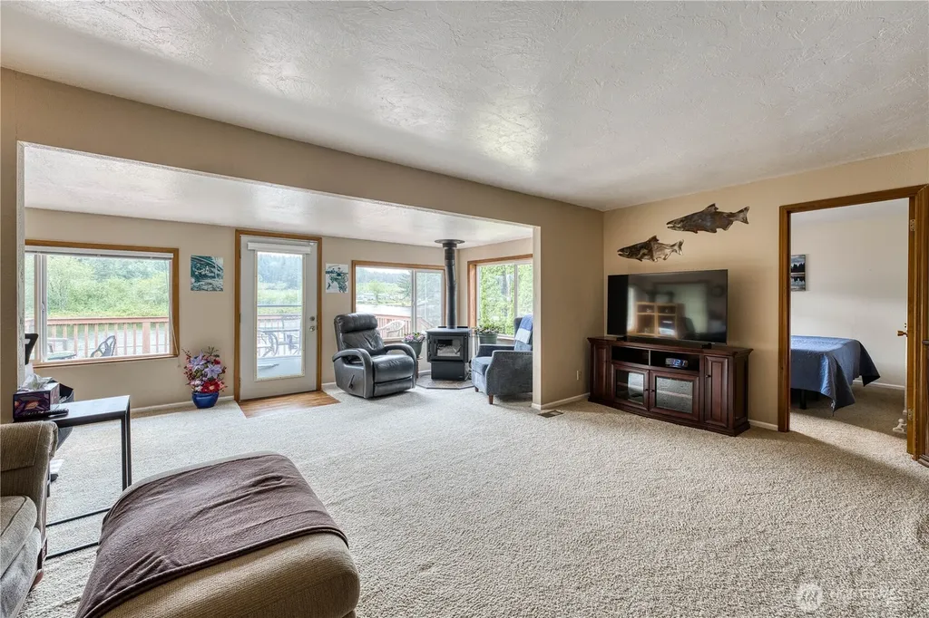 32 W Star Point Way Elma WA 98541
