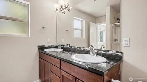 16533 2nd Park SE Bothell WA 98012