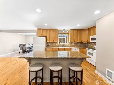 12117 179th Avenue SE Renton WA 98059