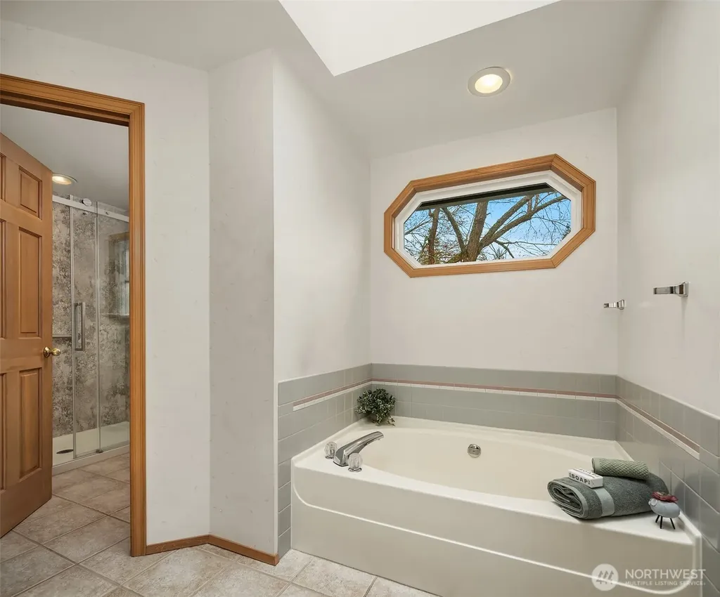 2122 221st Place NE Sammamish WA 98074