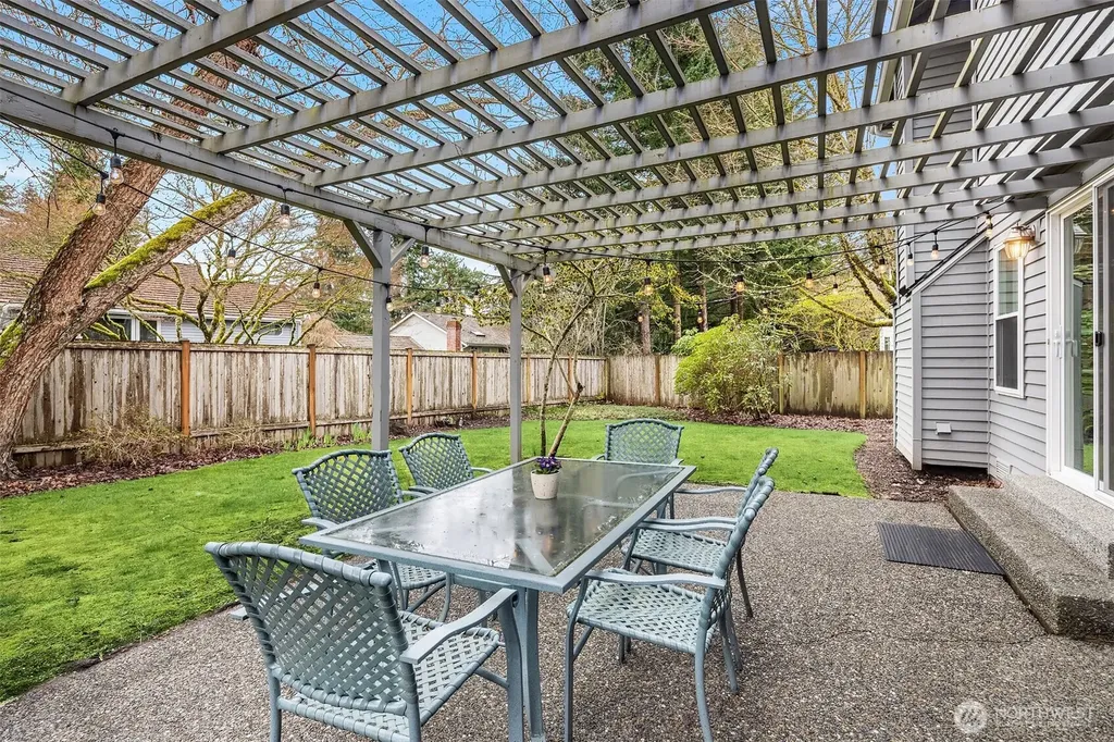 2122 221st Place NE Sammamish WA 98074