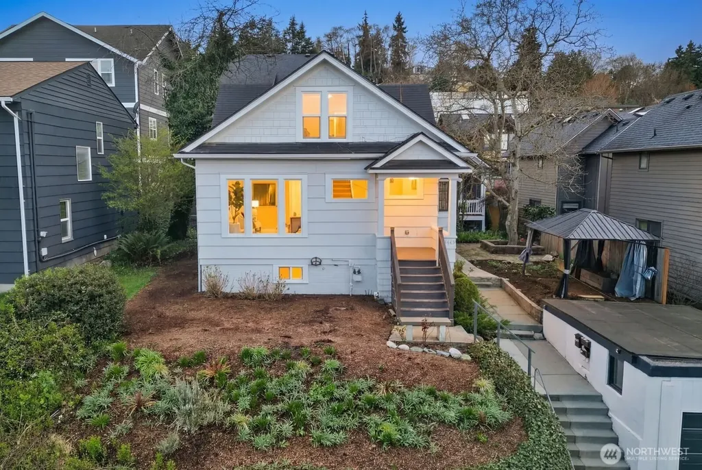 3443 21st Avenue W Seattle WA 98199