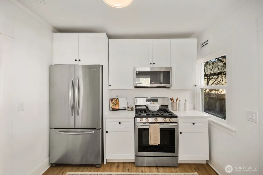 3443 21st Avenue W Seattle WA 98199
