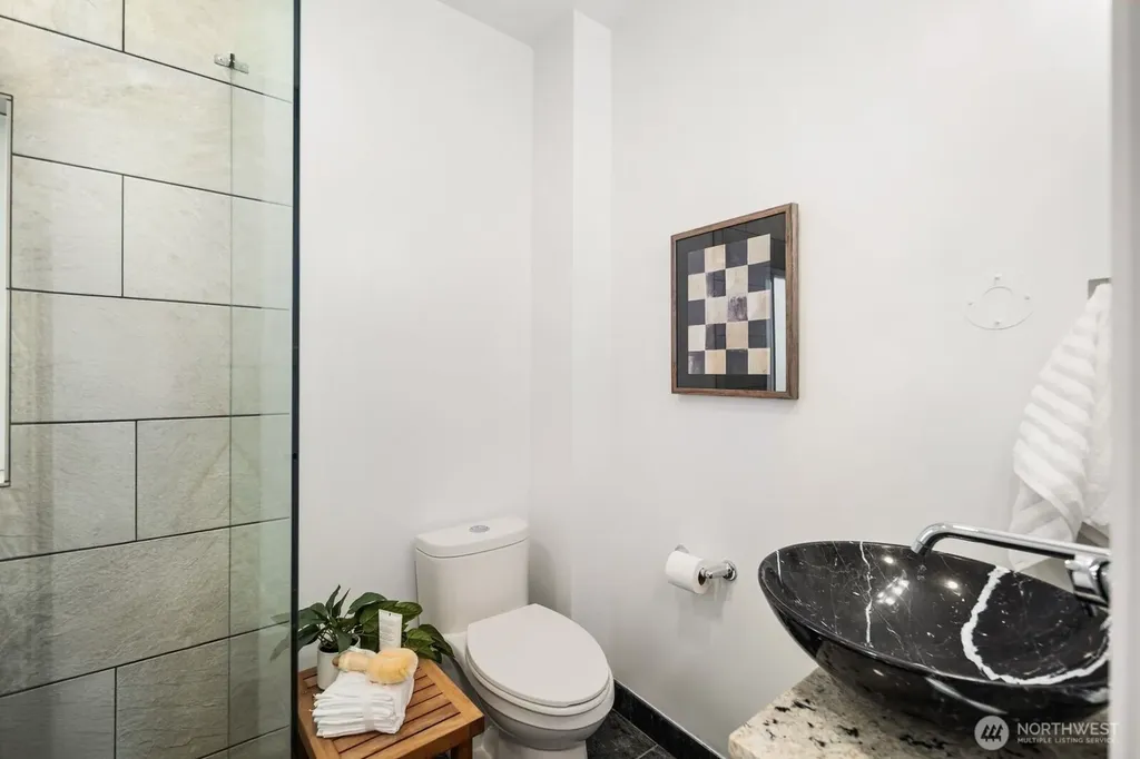 3443 21st Avenue W Seattle WA 98199