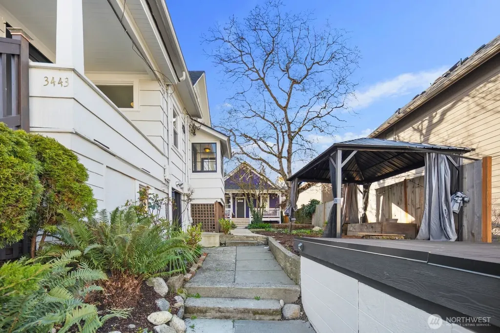 3443 21st Avenue W Seattle WA 98199