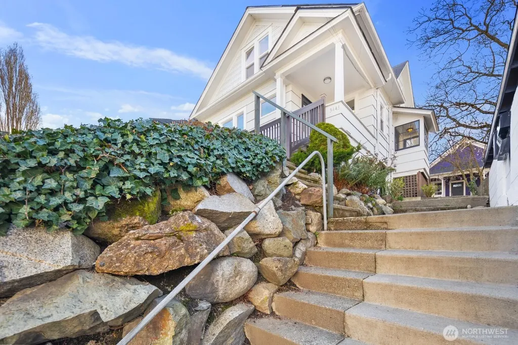 3443 21st Avenue W Seattle WA 98199