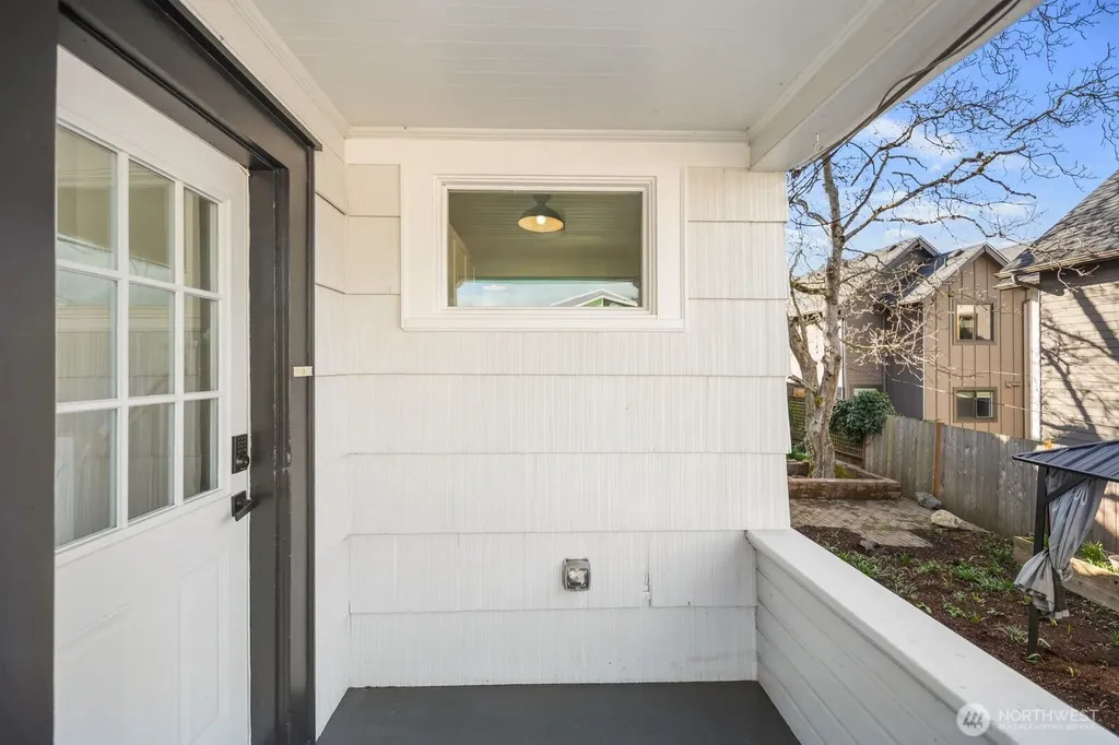 3443 21st Avenue W Seattle WA 98199