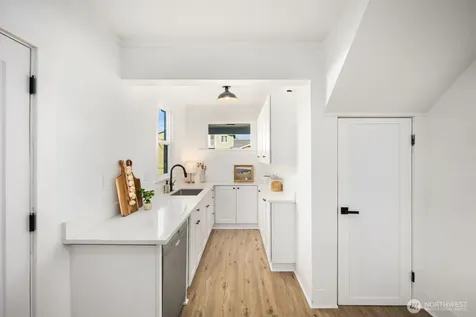 3443 21st Avenue W Seattle WA 98199
